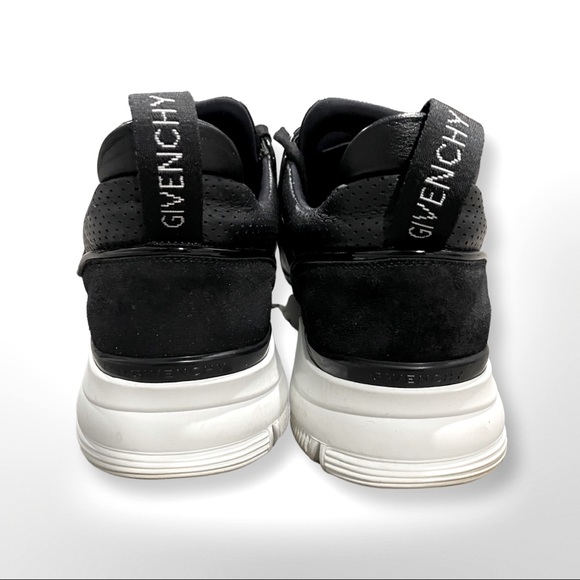 Givenchy - Picture 2 of 8